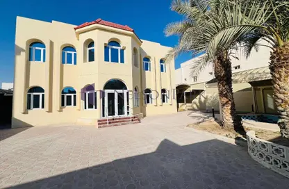 فيلا - 4 غرف نوم - 6 حمامات للايجار في شارع عمر المختار - الحي الدبلوماسي - الدوحة