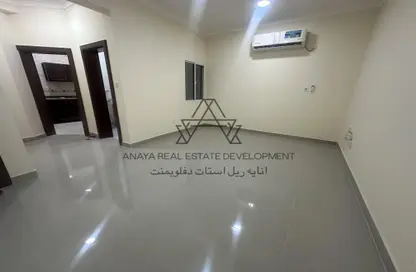 شقة - 2 غرف نوم - 2 حمامات للايجار في شارع المطار القديم - طريق المطار القديم - الدوحة