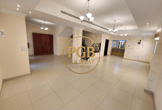 943002 - Property Image 2