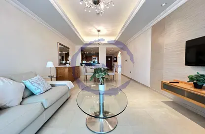 Living / Dining Room image for: Apartment - 1 Bedroom - 2 Bathrooms for rent in Viva West - Viva Bahriyah - The Pearl Island - Doha, Image 1