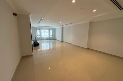 Apartment - 1 Bedroom - 2 Bathrooms for rent in East Porto Drive - Porto Arabia - The Pearl Island - Doha