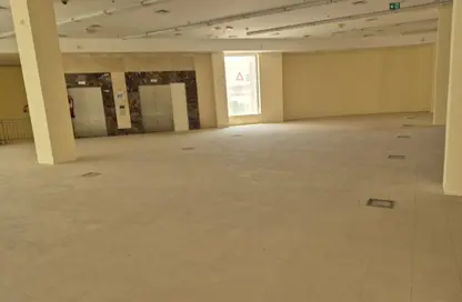 محل - استوديو - 6 حمامات للايجار في المعمورة - المعمورة - الدوحة