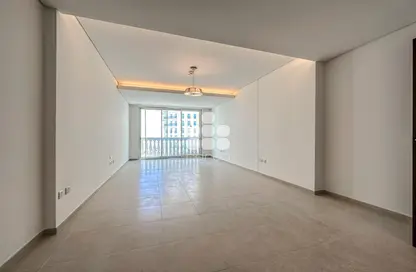 Empty Room image for: Apartment - 2 Bedrooms - 3 Bathrooms for rent in Viva West - Viva Bahriyah - The Pearl Island - Doha, Image 1