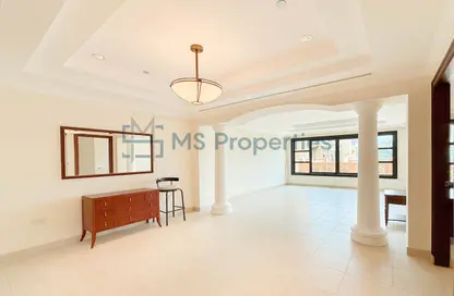 Apartment - 2 Bedrooms - 3 Bathrooms for rent in West Porto Drive - Porto Arabia - The Pearl Island - Doha