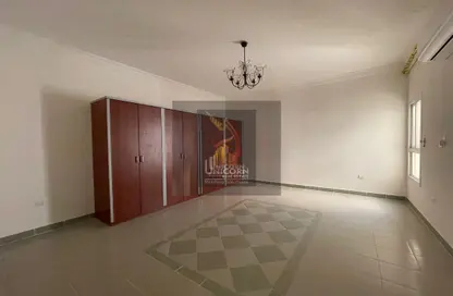 مجمع سكني - 4 غرف نوم - 5 حمامات للايجار في الوعب - الوعب - الدوحة