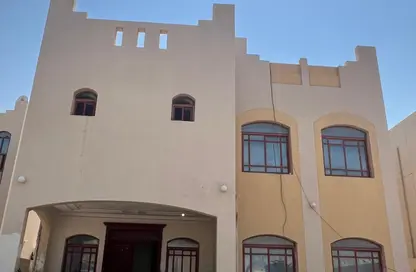 مجمع سكني - 1 حمام للايجار في عين خالد - الدوحة