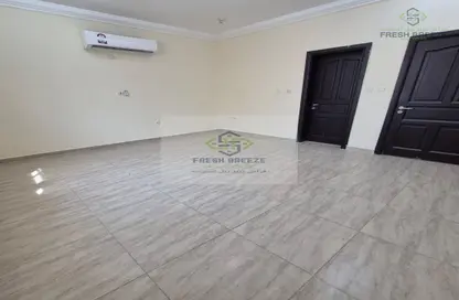 Villa - 5 Bedrooms - 4 Bathrooms for rent in Ain Khaled Villas - Ain Khaled - Doha