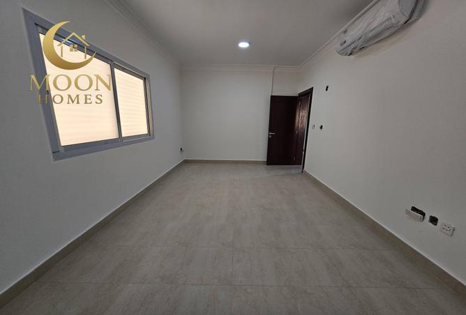 996439 - Property Image 2