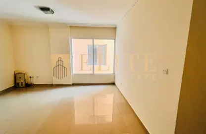 Apartment - 3 Bedrooms - 3 Bathrooms for rent in Al Nasr Street - Al Nasr - Doha