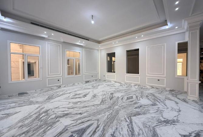 964352 - Property Image 2