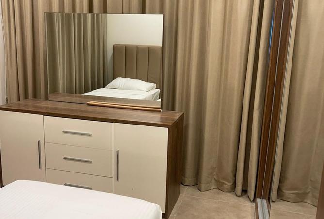 982749 - Property Image 2