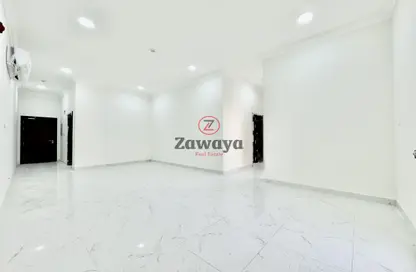 Apartment - 2 Bedrooms - 3 Bathrooms for rent in Fereej Kulaib - Doha