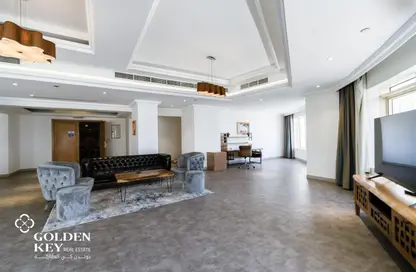 Penthouse - 4 Bedrooms - 5 Bathrooms for rent in Diplomatic Street - West Bay - Doha