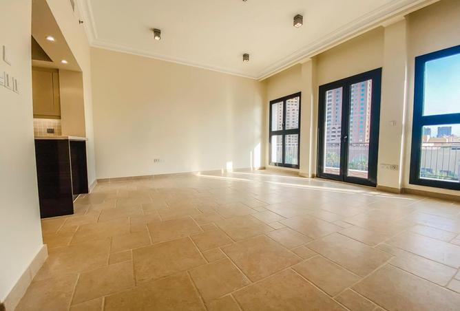 914221 - Property Image 3