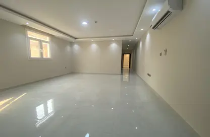 شقة - 2 غرف نوم - 3 حمامات للايجار في فريج عبد العزيز - فريج عبد العزيز - الدوحة