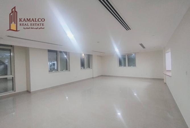 954782 - Property Image 2