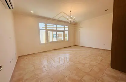 Villa - 3 Bedrooms - 5 Bathrooms for rent in Umm Al Seneem Street - Ain Khaled - Doha