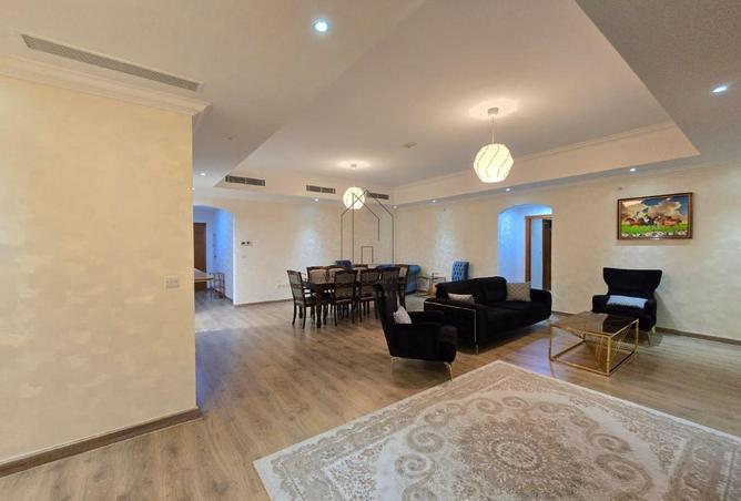 982403 - Property Image 3