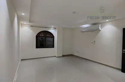 صورة لـ غرفة فارغة شقة - 2 غرف نوم - 1 حمام للايجار في أم غويلينا - الدوحة ، صورة رقم 1