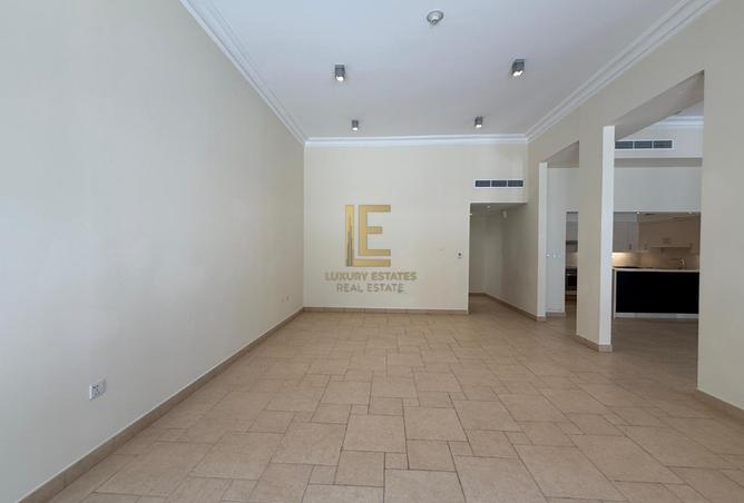 883283 - Property Image 2