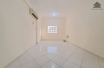 Apartment - 2 Bedrooms - 2 Bathrooms for rent in Bin Dirham 5 - Al Mansoura - Doha