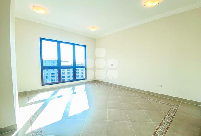 930400 - Property Image 2