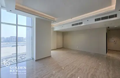 Apartment - 1 Bedroom - 2 Bathrooms for rent in Blossom Tower - Lusail