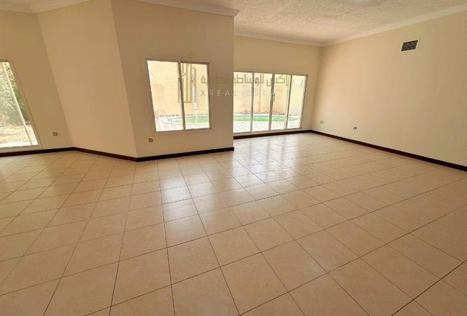 905771 - Property Image 2