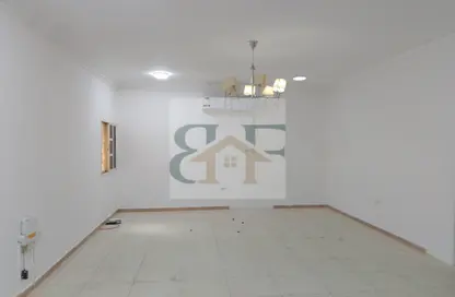 Apartment - 2 Bedrooms - 2 Bathrooms for rent in Bin Omran 35 - Fereej Bin Omran - Doha