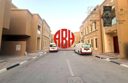 مجمع سكني - 5 غرف نوم - 5 حمامات للايجار في سوق الغرافة - الغرافة - الدوحة