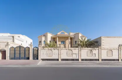 Villa - 6 Bedrooms - 7 Bathrooms for sale in Wadi Al Shaheeniya Street - Ain Khaled - Doha