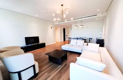 Penthouse - 3 Bedrooms - 4 Bathrooms for rent in Floresta Gardens - Floresta Gardens - The Pearl Island - Doha Penthouse - 3 Bedrooms - 4 Bathrooms for rent in Floresta Gardens - Floresta Gardens - The Pearl Island - Doha