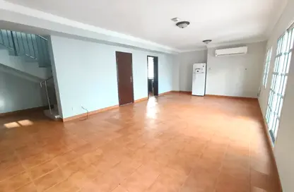Apartment - 2 Bedrooms - 3 Bathrooms for rent in Thabit Bin Zaid Street - Al Mansoura - Doha
