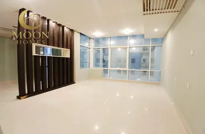 Apartment - 2 Bedrooms - 2 Bathrooms for rent in Umm Ghuwalina - Umm Ghuwailina - Doha