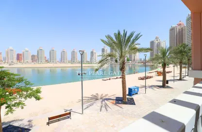 Townhouse - 2 Bedrooms - 3 Bathrooms for rent in Viva West - Viva Bahriyah - The Pearl Island - Doha