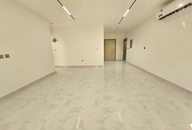 972033 - Property Image 2