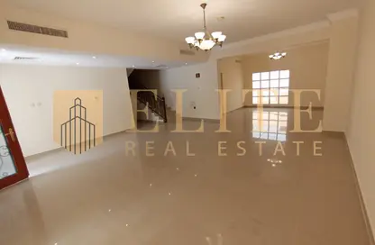 مجمع سكني - 4 غرف نوم - 5 حمامات للايجار في شارع الوعب - الوعب - الدوحة