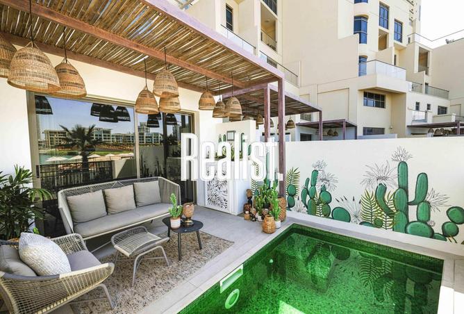 Apartment - 2 Bedrooms - 3 Bathrooms for sale in Hilton Doha The Pearl Residences - Abraj Quartiers - The Pearl Island - Doha