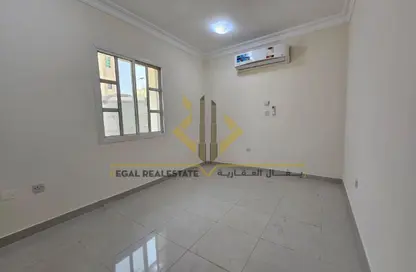 Apartment - 2 Bedrooms - 2 Bathrooms for rent in Bin Omran - Fereej Bin Omran - Doha