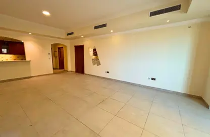 Apartment - 1 Bedroom - 2 Bathrooms for rent in Porto Arabia - The Pearl Island - Doha