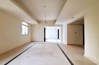 مجمع سكني - 4 غرف نوم - 5 حمامات للايجار في شارع الدانة - مريخ - المريخ - الدوحة