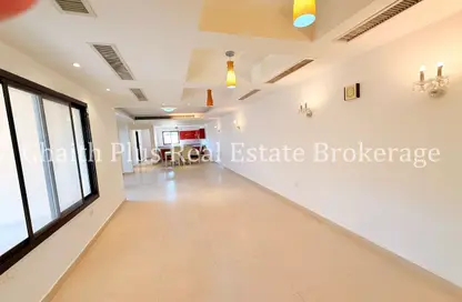 Compound - 3 Bedrooms - 4 Bathrooms for rent in Umm Al Seneem Street - Ain Khaled - Doha