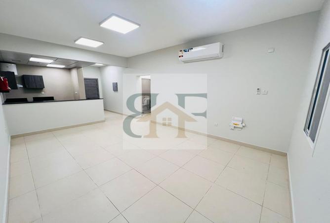 982793 - Property Image 2