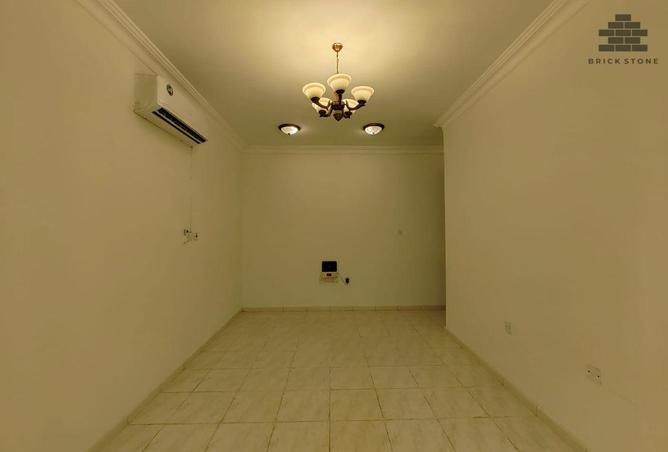 903389 - Property Image 3