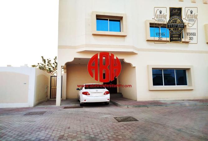 Compound - 3 Bedrooms - 4 Bathrooms for rent in Ain Khaled Villas - Ain Khaled - Doha