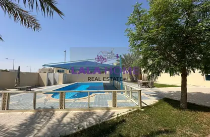 فيلا - 4 غرف نوم - 3 حمامات للايجار في جنوب الدحيل - الدحيل - الدوحة