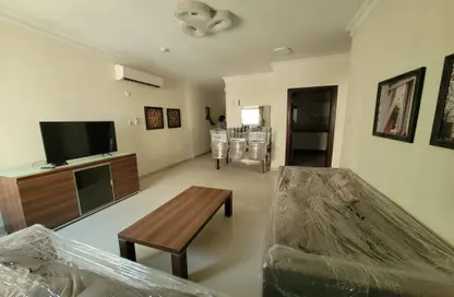 Apartment - 2 Bedrooms - 2 Bathrooms for rent in Umm Ghuwailina 4 - Umm Ghuwailina - Doha