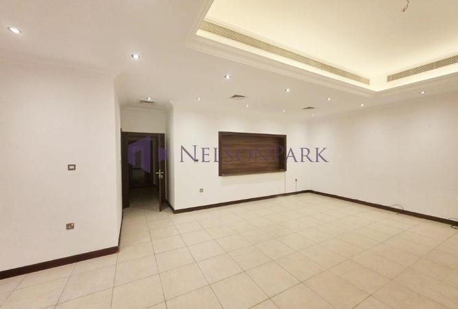 978671 - Property Image 3