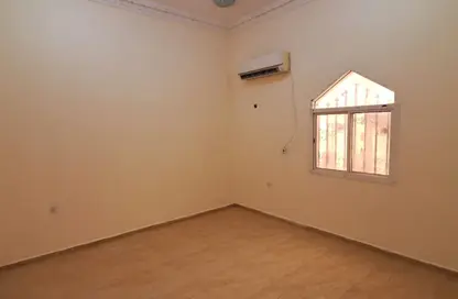 فيلا - 1 حمام للايجار في الدحيل - الدوحة