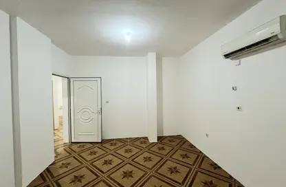 Apartment - 2 Bedrooms - 2 Bathrooms for rent in Bin Omran 28 - Fereej Bin Omran - Doha